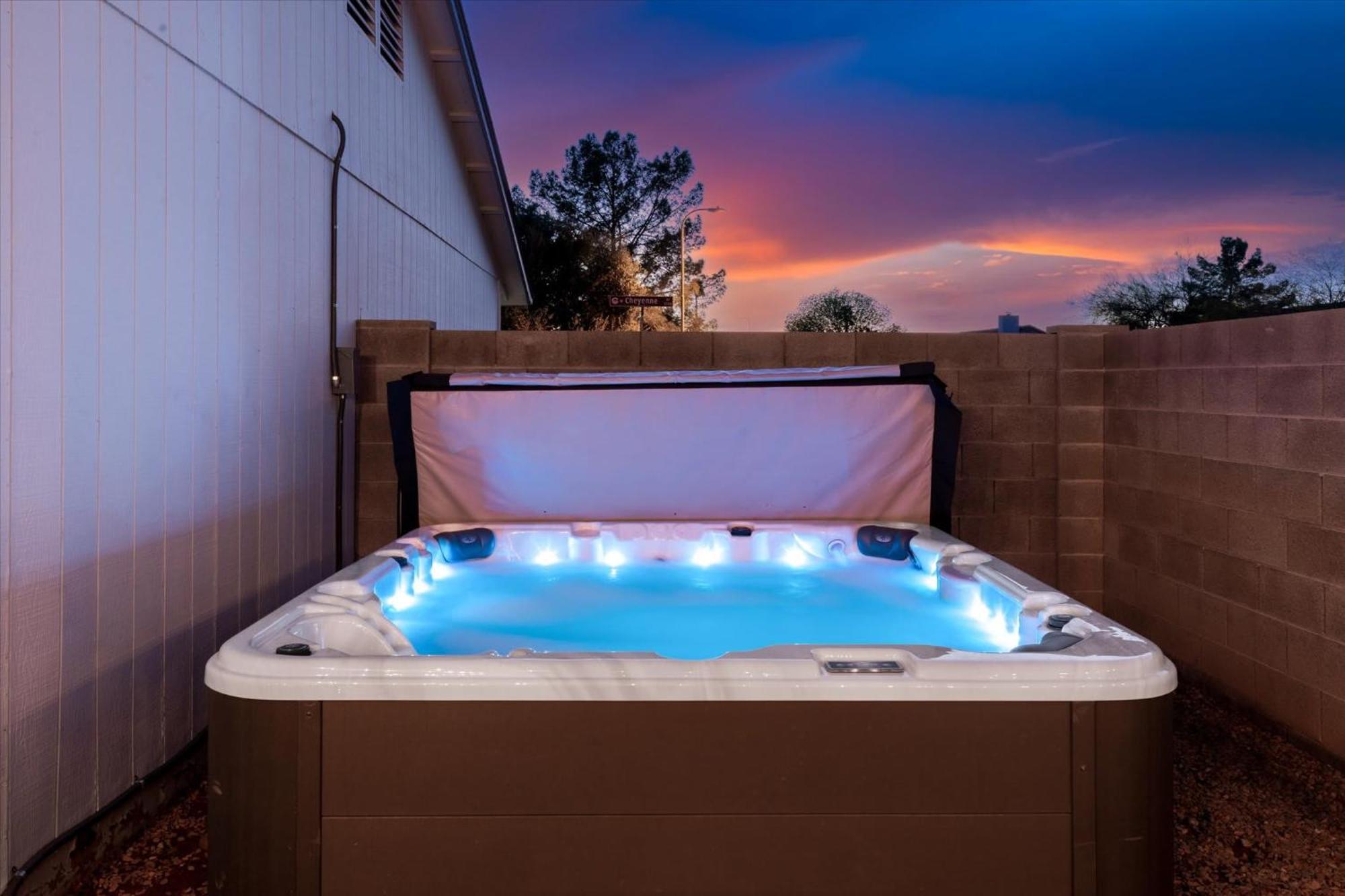 צ'נדלר Mini Golf Fire Pit Pool Game Room מראה חיצוני תמונה
