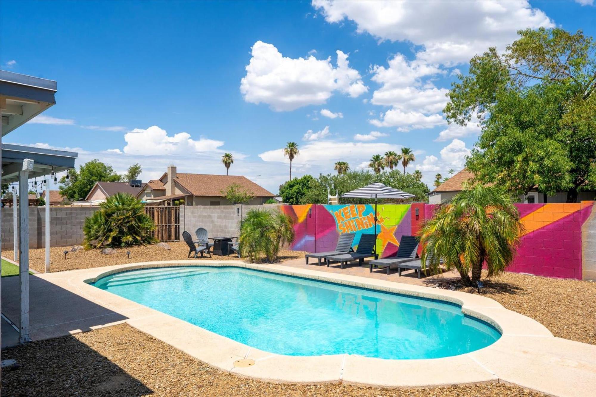 צ'נדלר Mini Golf Fire Pit Pool Game Room מראה חיצוני תמונה