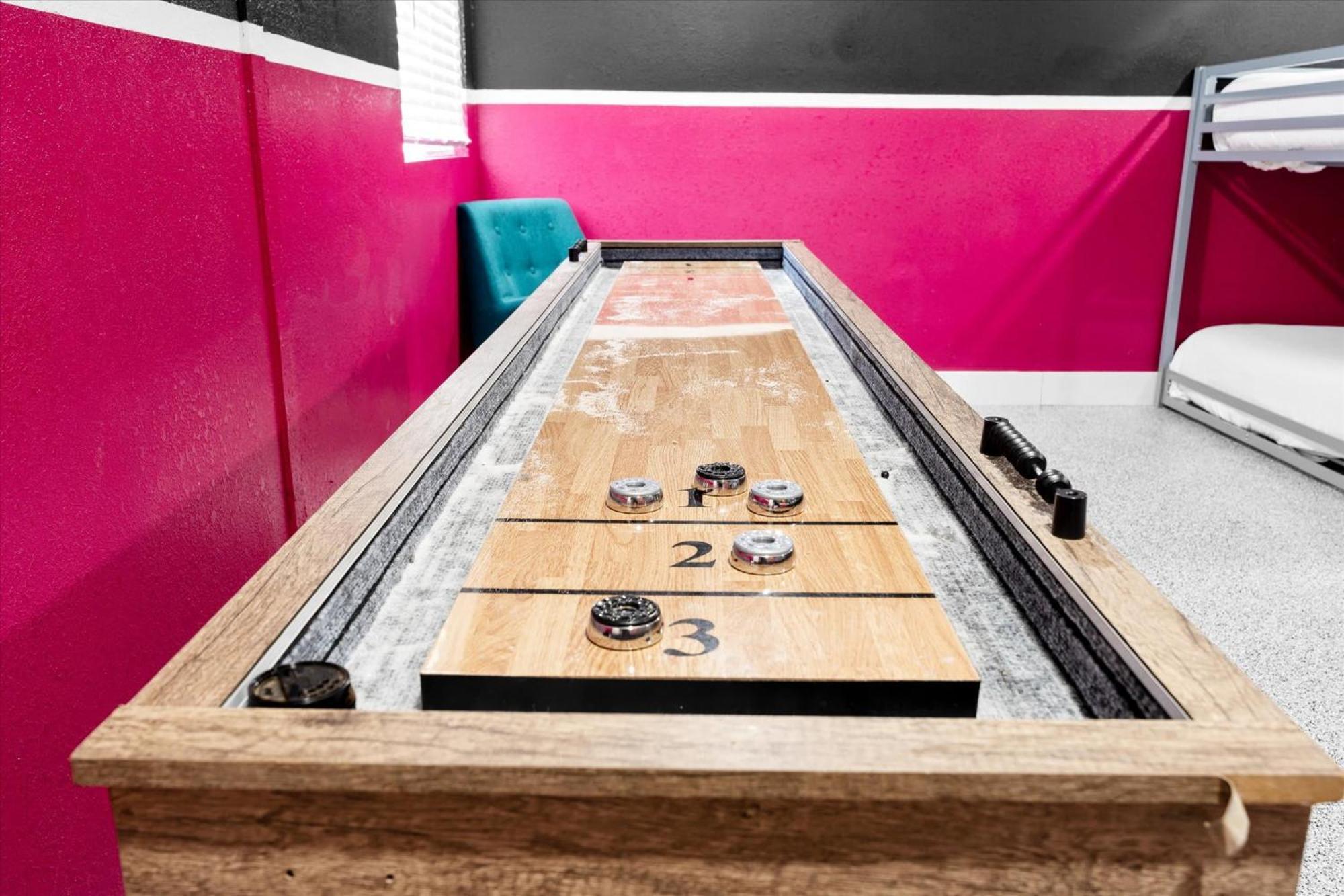 צ'נדלר Mini Golf Fire Pit Pool Game Room מראה חיצוני תמונה
