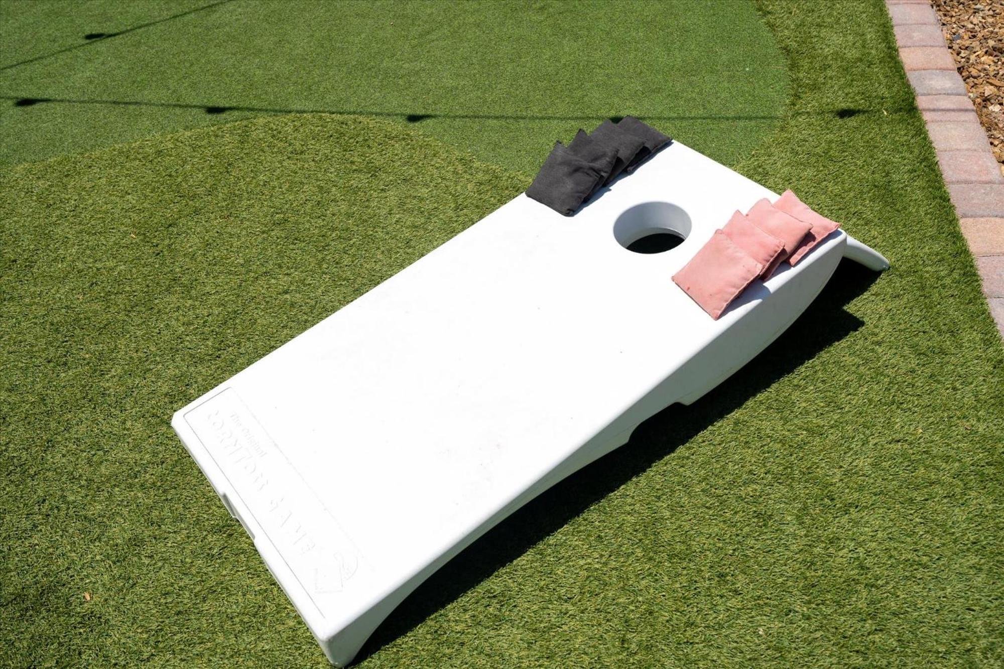 צ'נדלר Mini Golf Fire Pit Pool Game Room מראה חיצוני תמונה