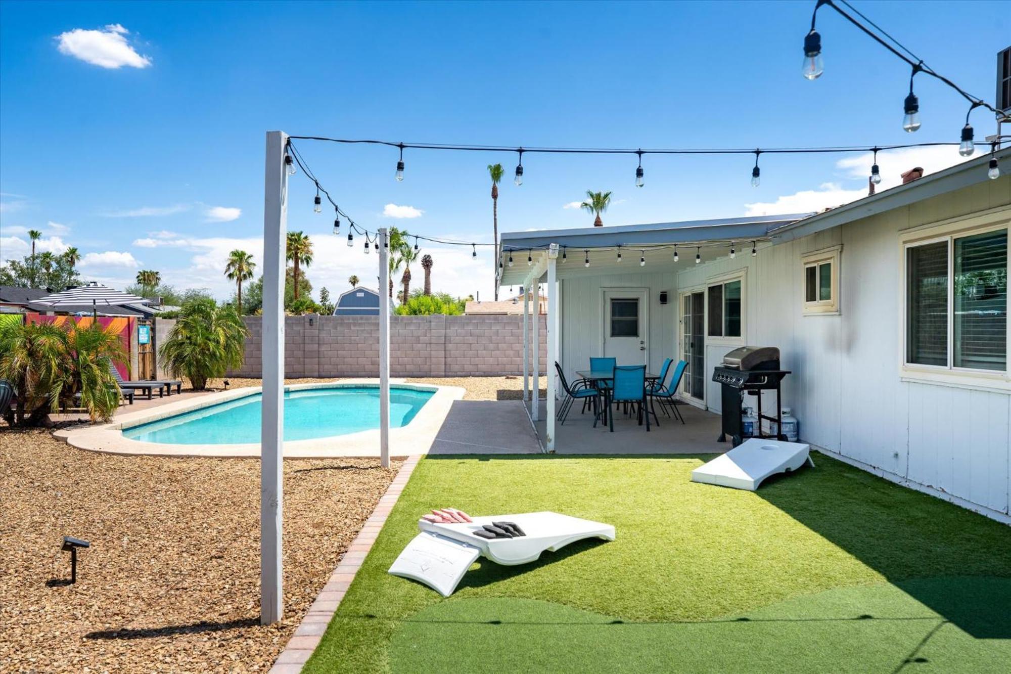 צ'נדלר Mini Golf Fire Pit Pool Game Room מראה חיצוני תמונה